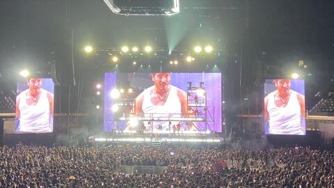 "Te amo Valencia", Sebasti&aacute;n Yatra hace vibrar el Roig Arena