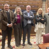 Miembros de APERCOVE con Ignasi Conesa Presidente de la Comisión de Vivienda del PSOE