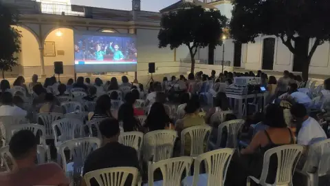 El Cine de Verano Aupex ha reunido a más de 31.000 espectadores en 87 localidades de Extremadura El Cine de Verano Aupex ha reunido a más de 31.000 espectadores en 87 localidades de Extremadura