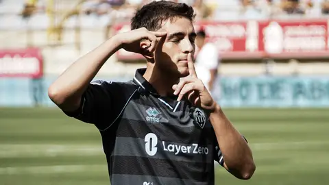 Calatrava: El crack albinegro lidera la reacción Calatrava: El crack albinegro lidera la reacción