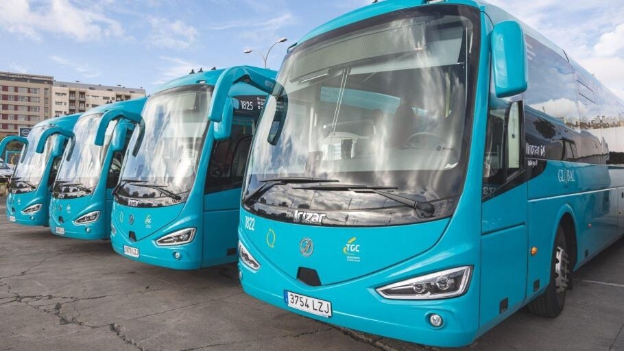 Foto archivo de varias guaguas de la empresa de transporte interurbano de Gran Canaria, Global