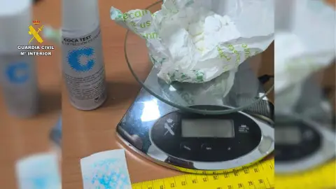 Un detenido tras encontrar más de 1.000 dosis de cocaína bajo el asiento de un coche en Aldea del Cano Un detenido tras encontrar más de 1.000 dosis de cocaína bajo el asiento de un coche en Aldea del Cano