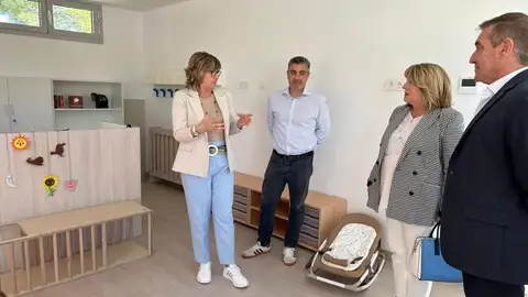 La consejera Hernández ha visitado la Escuela de Educación Infantil Aragón. La consejera Hernández ha visitado la Escuela de Educación Infantil Aragón.