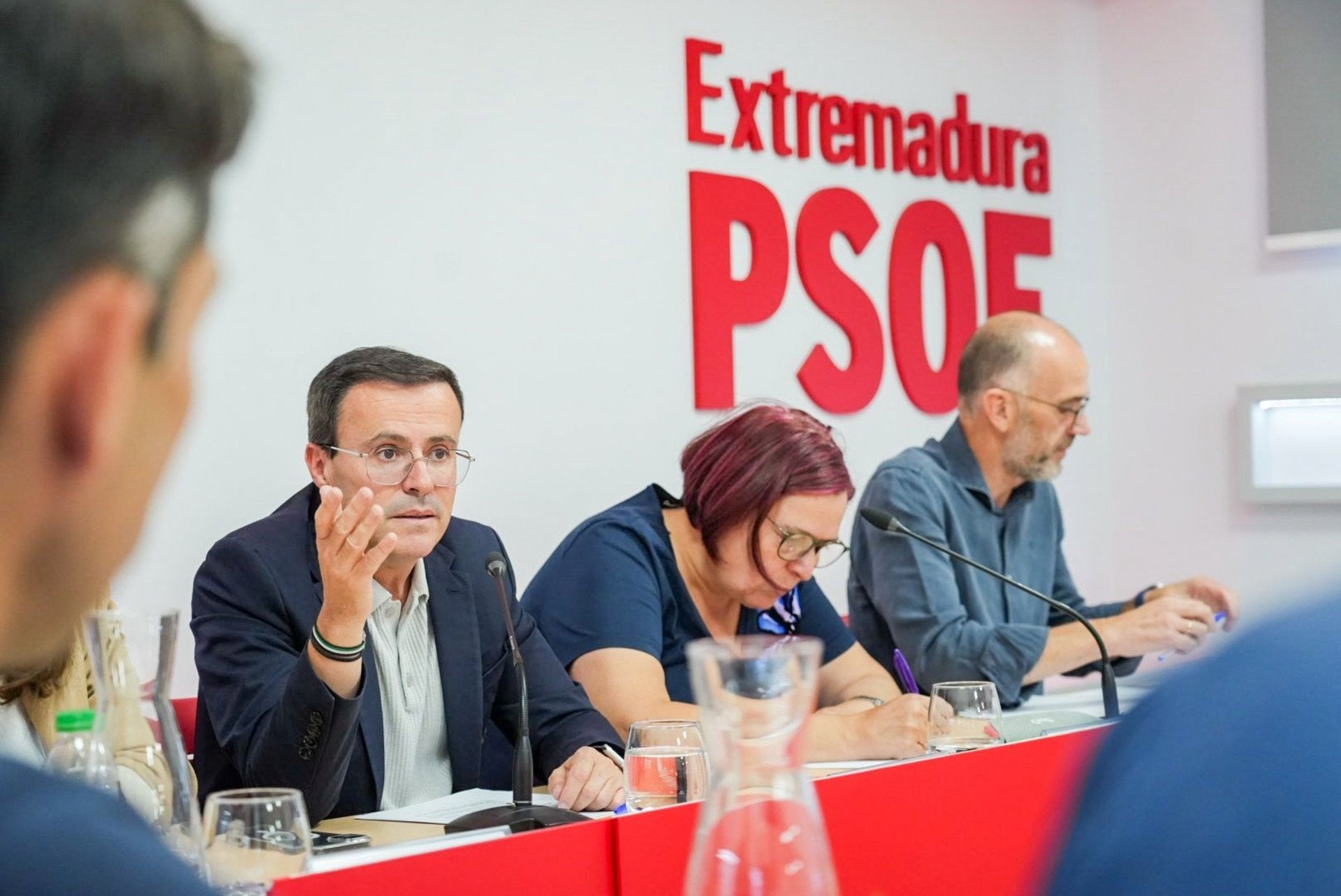 La Ejecutiva del PSOE de Extremadura tacha de "nefasta" la gestión de Guardiola en el transporte escolar y los incendios La Ejecutiva del PSOE de Extremadura tacha de "nefasta" la gestión de Guardiola en el transporte escolar y los incendios
