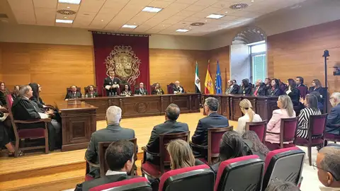 Se incrementa en un 44,36% los delitos de seguridad vial y suben las agresiones a sanitarios, según la Fiscalía de Extremadura Se incrementa en un 44,36% los delitos de seguridad vial y suben las agresiones a sanitarios, según la Fiscalía de Extremadura