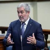 Fernando Clavijo en el pleno del Parlamento de Canarias Fernando Clavijo en el pleno del Parlamento de Canarias