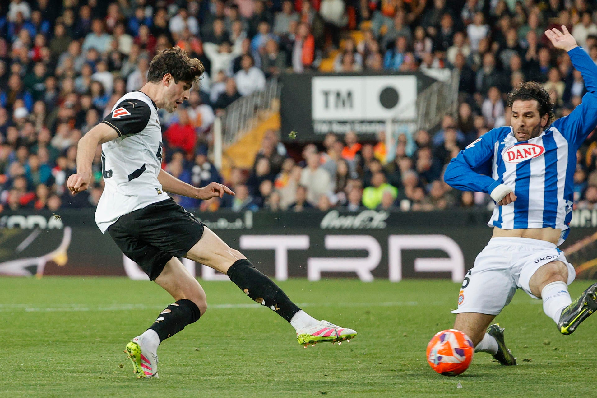 El Valencia luchará contra el Español para romper la mala racha fuera de casa El Valencia luchará contra el Español para romper la mala racha fuera de casa