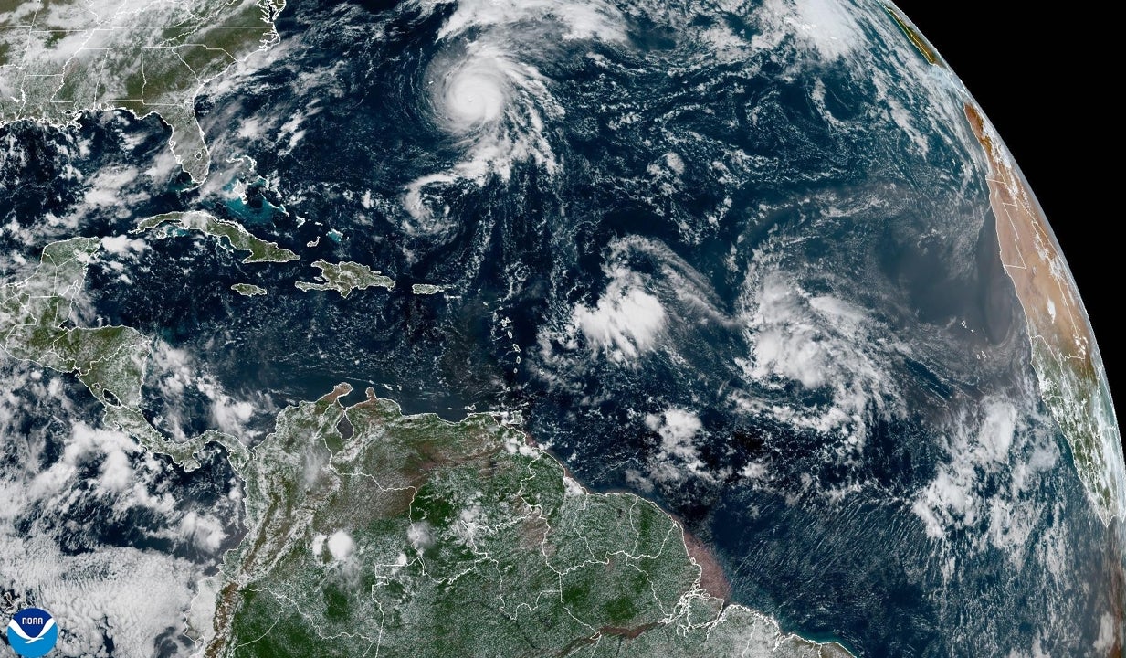 Todo lo que se sabe sobre el huracán Gabrielle que llega a España: así avanzará durante la semana Todo lo que se sabe sobre el huracán Gabrielle que llega a España: así avanzará durante la semana