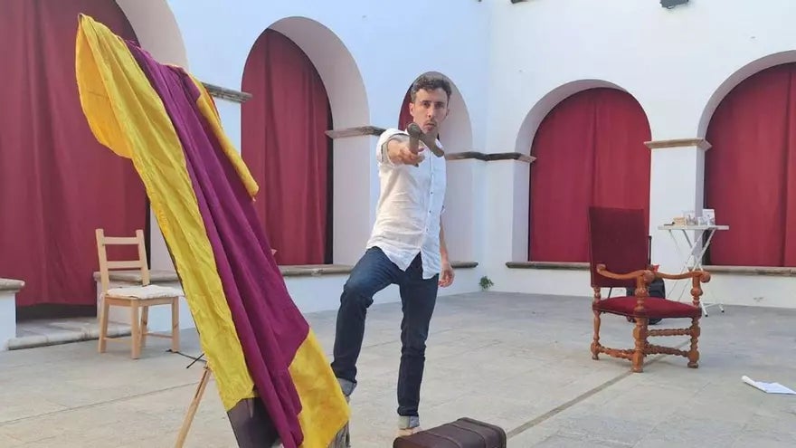 Miguel Vingut: "Es muy importante dar vida a los personajes históricos de Ibiza a través de la interpretación y la puesta en escena” Miguel Vingut: "Es muy importante dar vida a los personajes históricos de Ibiza a través de la interpretación y la puesta en escena”