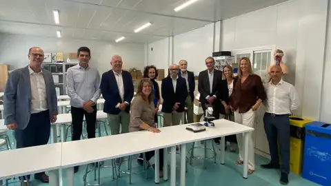 QUIMACOVA dona material de laboratorio a cinco institutos afectados por la DANA QUIMACOVA dona material de laboratorio a cinco institutos afectados por la DANA