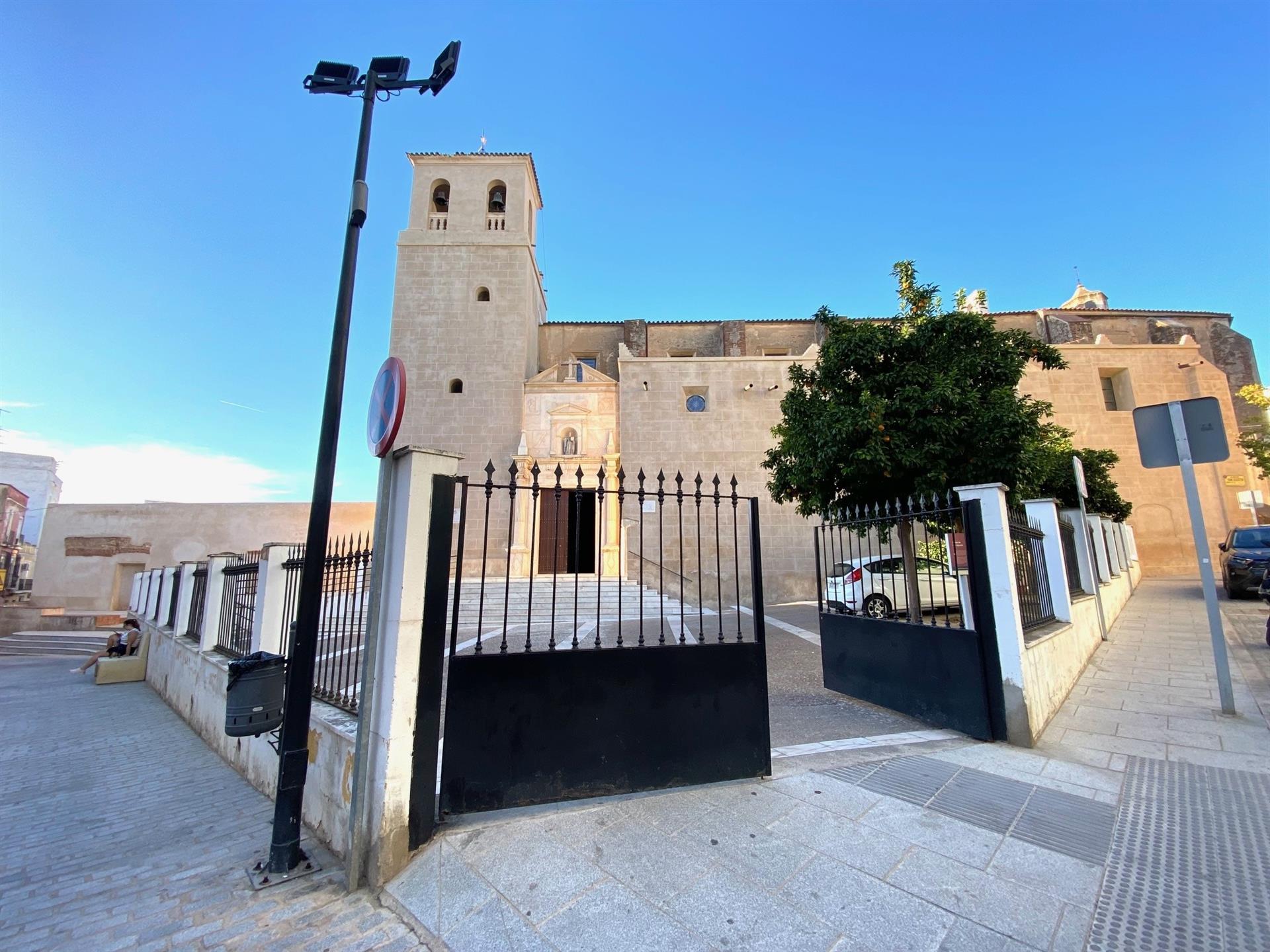 El PSOE pide al gobierno local de Badajoz que cumpla con el derribo del muro en la plaza de San Agustín El PSOE pide al gobierno local de Badajoz que cumpla con el derribo del muro en la plaza de San Agustín