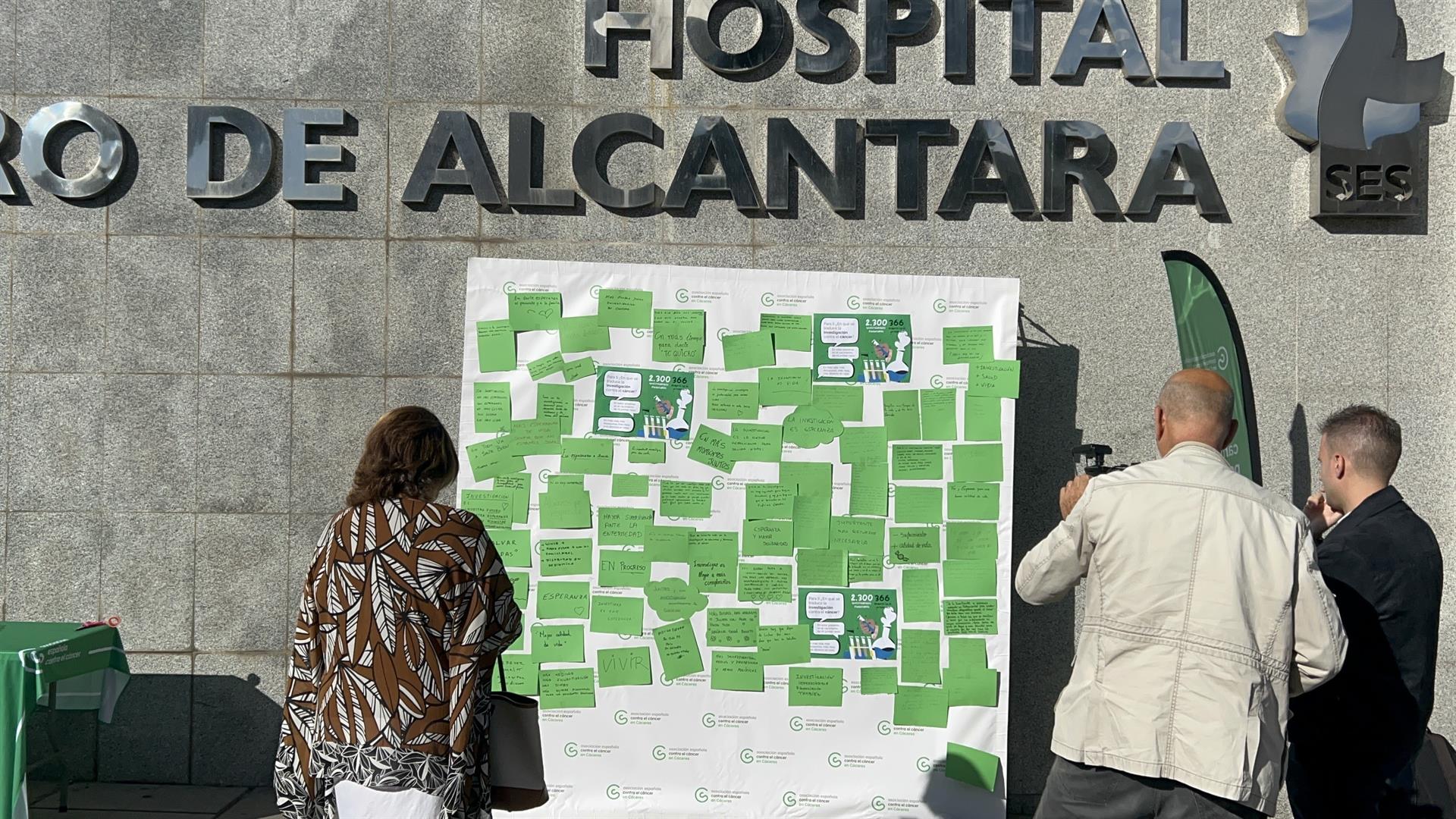 La AECC conmemora en Extremadura el Día de la Investigación en Cáncer con mesas informativas y murales con testimonios La AECC conmemora en Extremadura el Día de la Investigación en Cáncer con mesas informativas y murales con testimonios