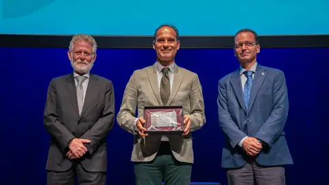 El Dr. César Ramírez, jefe de Cirugía de Quirónsalud Málaga, Premio Antonio Serrano de la Unión Profesional de Málaga El Dr. César Ramírez, jefe de Cirugía de Quirónsalud Málaga, Premio Antonio Serrano de la Unión Profesional de Málaga