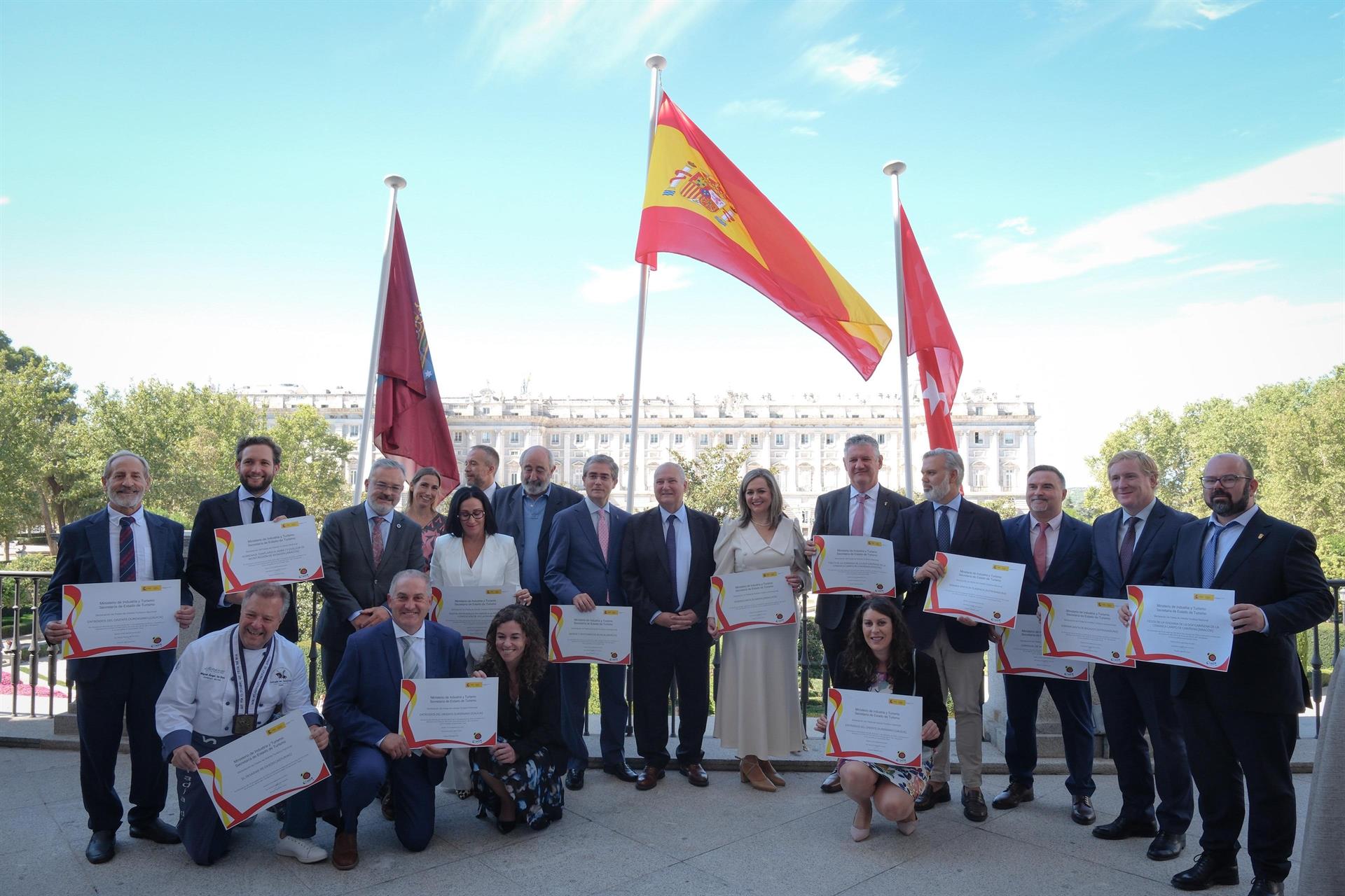 Badajoz y Plasencia recogen la distinción a su Semana Santa como fiestas de interés internacional y nacional Badajoz y Plasencia recogen la distinción a su Semana Santa como fiestas de interés internacional y nacional