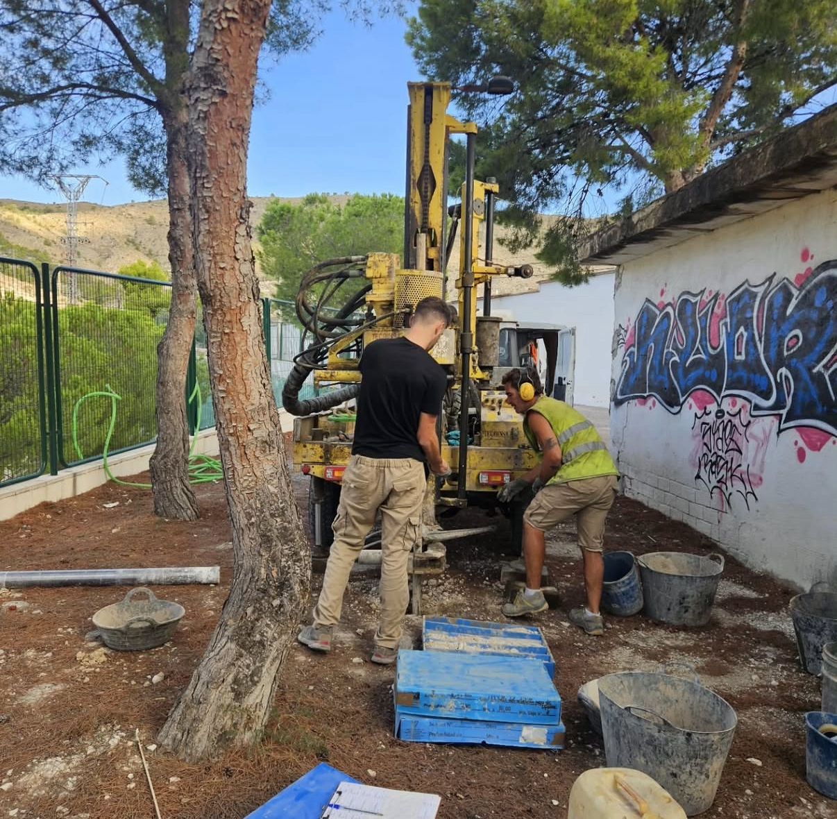 Orxeta inicia los trabajos de estudio geotérmico para la construcción del almacén municipal Orxeta inicia los trabajos de estudio geotérmico para la construcción del almacén municipal