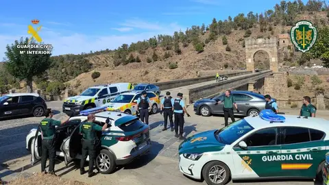 Guardia Civil y Guarda Nacional portuguesa simulan una persecución transfronteriza que culmina en el puente romano de Alcántara Guardia Civil y Guarda Nacional portuguesa simulan una persecución transfronteriza que culmina en el puente romano de Alcántara