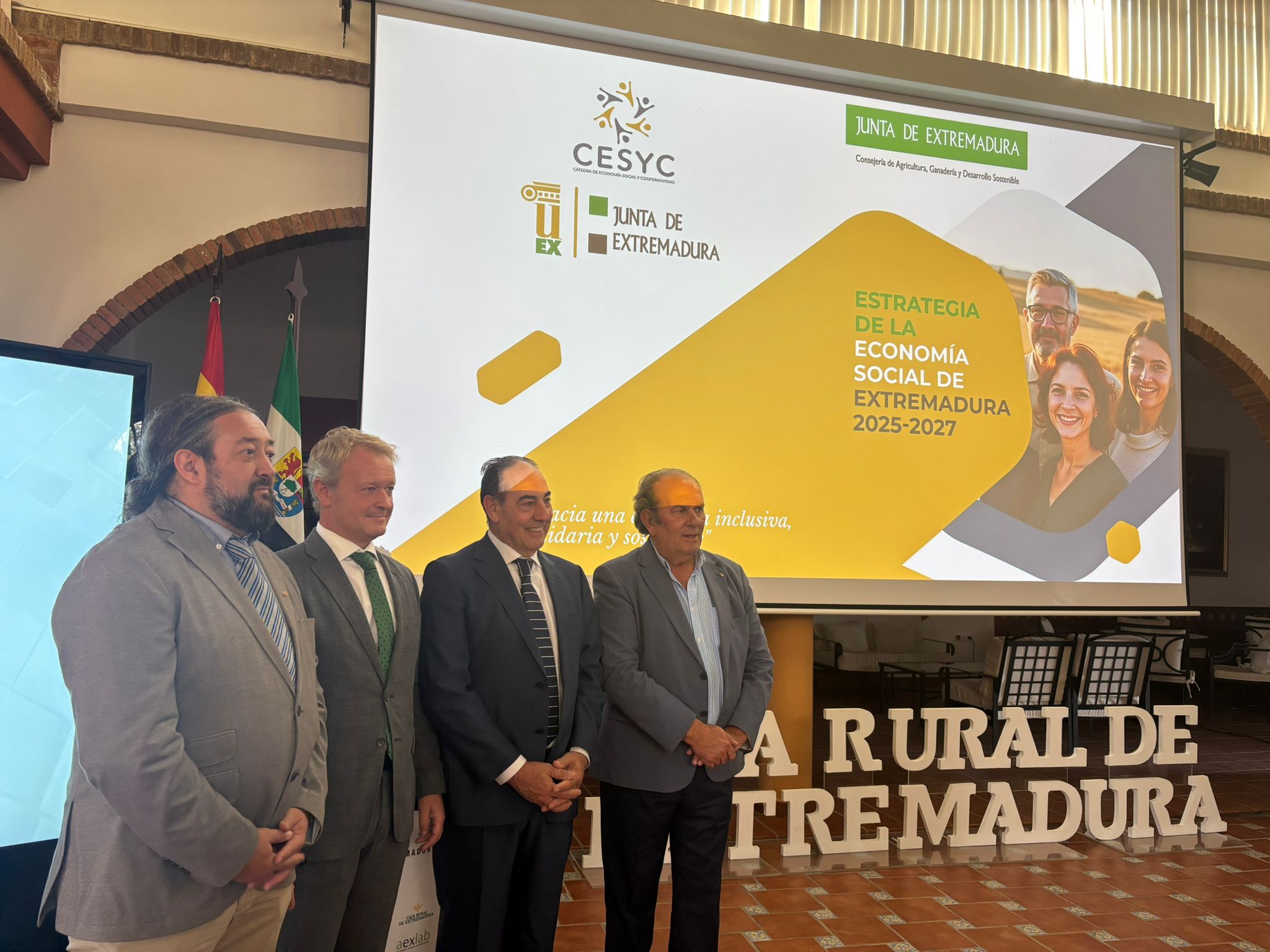 La Junta presenta la Estrategia de Economía Social de Extremadura para el trienio 2025-2027 La Junta presenta la Estrategia de Economía Social de Extremadura para el trienio 2025-2027