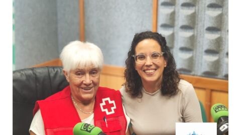 Gloria y Eva Torrents, presentando el programa 'A tu lado'.