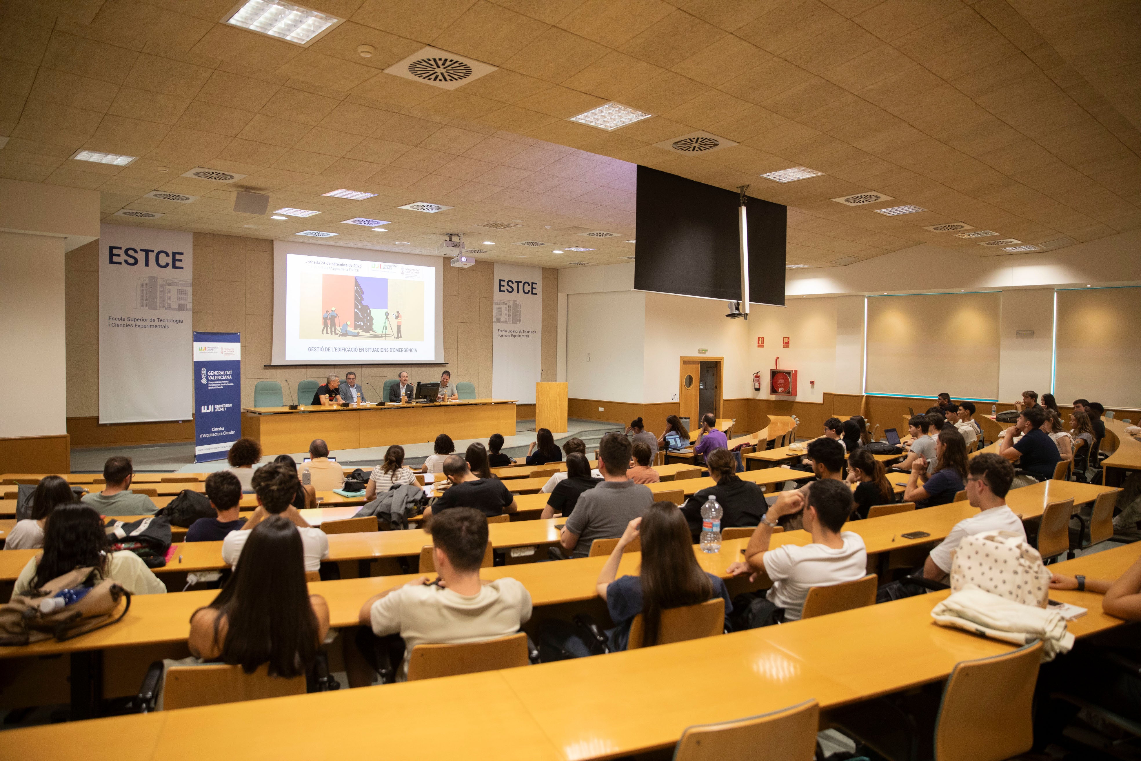 Expertos abogan por la prevención y planificación urbana ante catástrofes en jornada de la UJI Expertos abogan por la prevención y planificación urbana ante catástrofes en jornada de la UJI