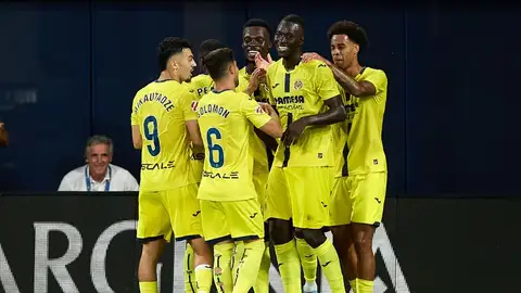 Los jugadores del Villarreal celebran uno de los goles de la victoria frente a Osasuna Los jugadores del Villarreal celebran uno de los goles de la victoria frente a Osasuna