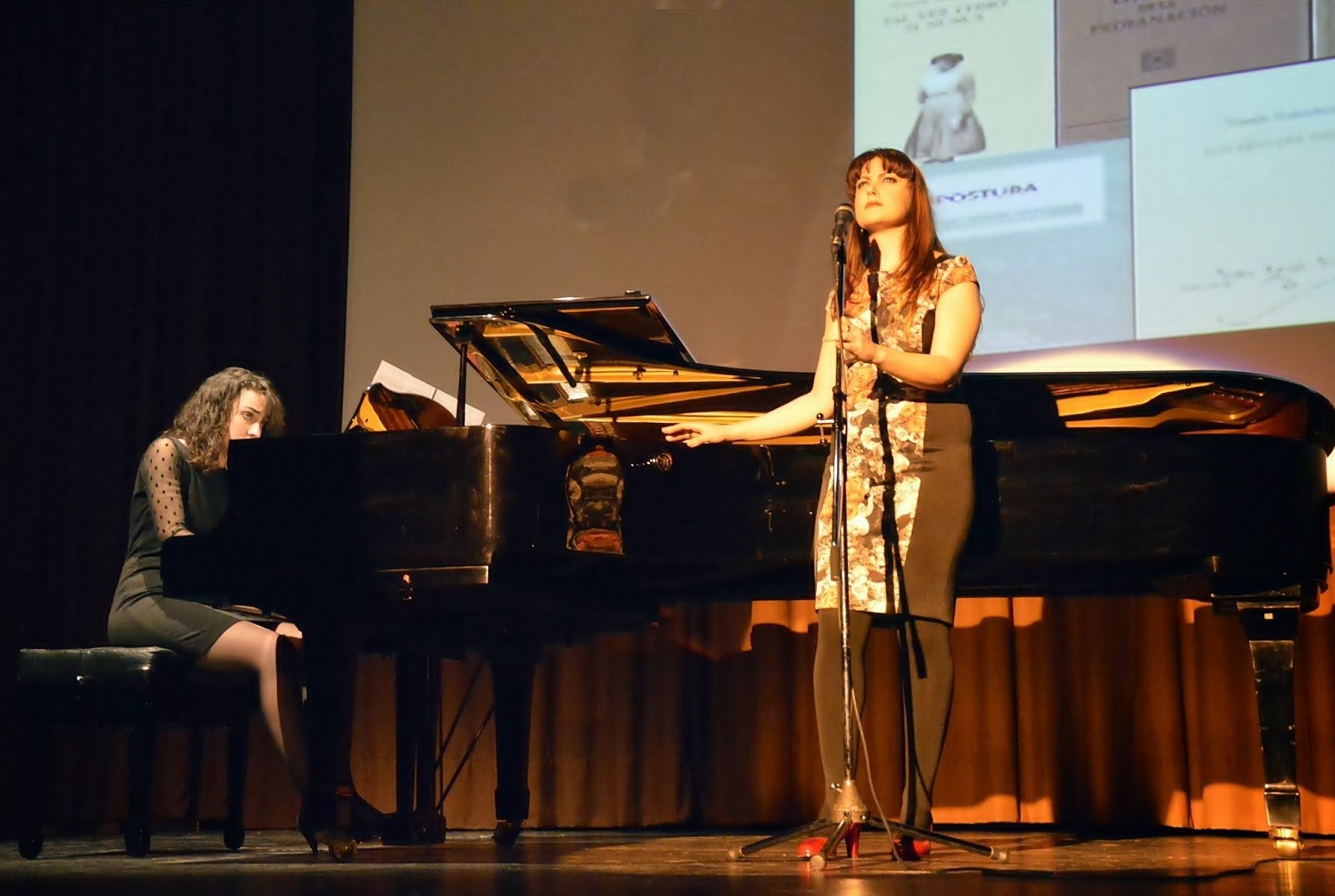 Auralaria musicaliza la poesía de Carlos García Mera en la entrega del Premio Internacional de Poesía ‘Miguel Hernández’ Auralaria musicaliza la poesía de Carlos García Mera en la entrega del Premio Internacional de Poesía ‘Miguel Hernández’