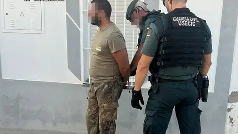 Cinco detenidos por retener, golpear y amenazar a un vecino de Zafra con una pistola Cinco detenidos por retener, golpear y amenazar a un vecino de Zafra con una pistola