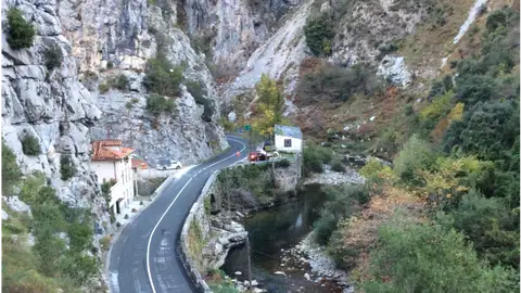 Desfiladero de La Hermida Desfiladero de La Hermida