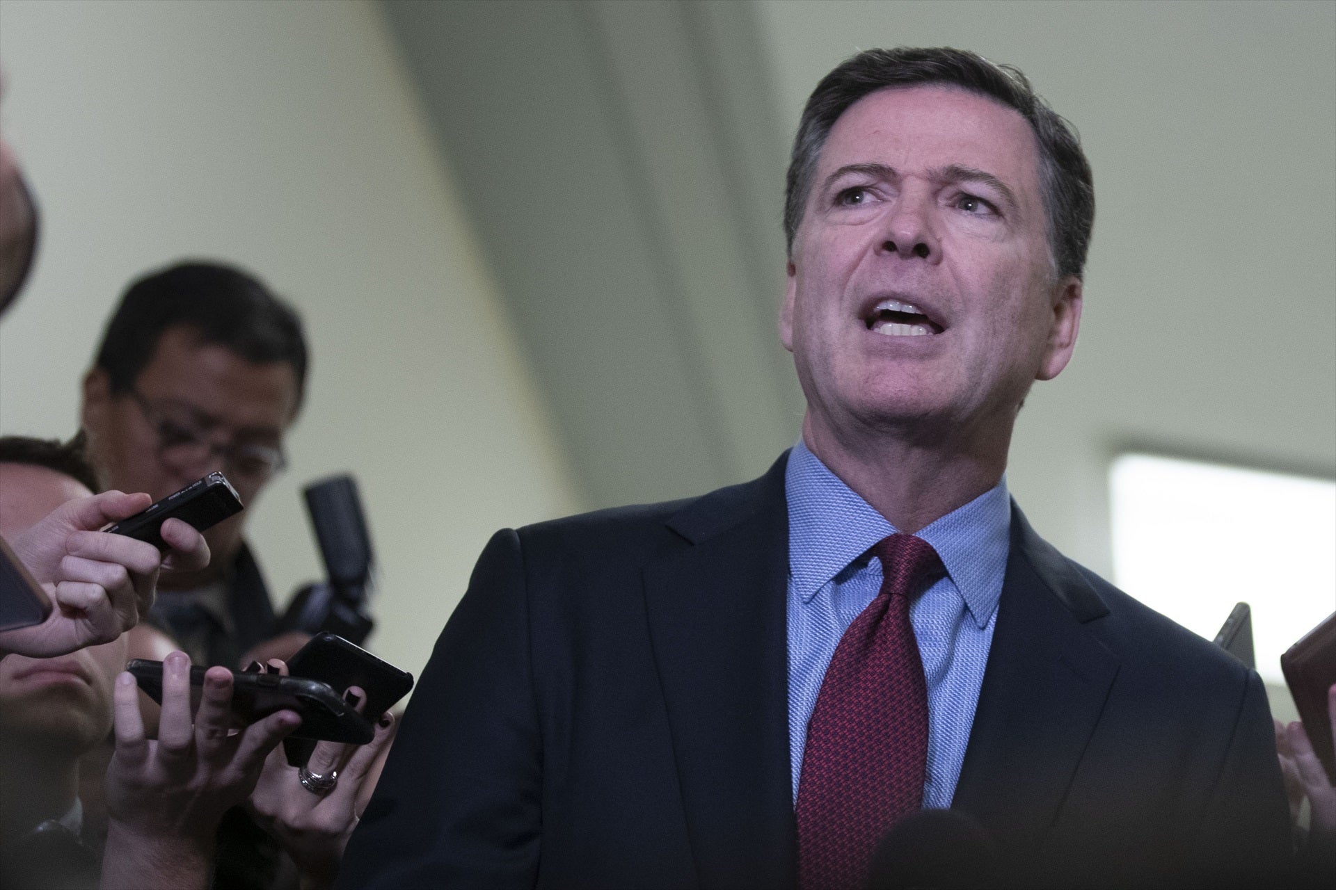 Quién es James Comey, el exdirector del FBI imputado por el Gobierno de Trump por "falso testimonio" Quién es James Comey, el exdirector del FBI imputado por el Gobierno de Trump por "falso testimonio"