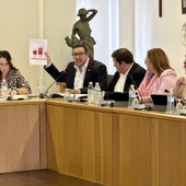 El portavoz del PP, Adrián Casabó, durante su intervención en el pleno de Vila-real. El portavoz del PP, Adrián Casabó, durante su intervención en el pleno de Vila-real.