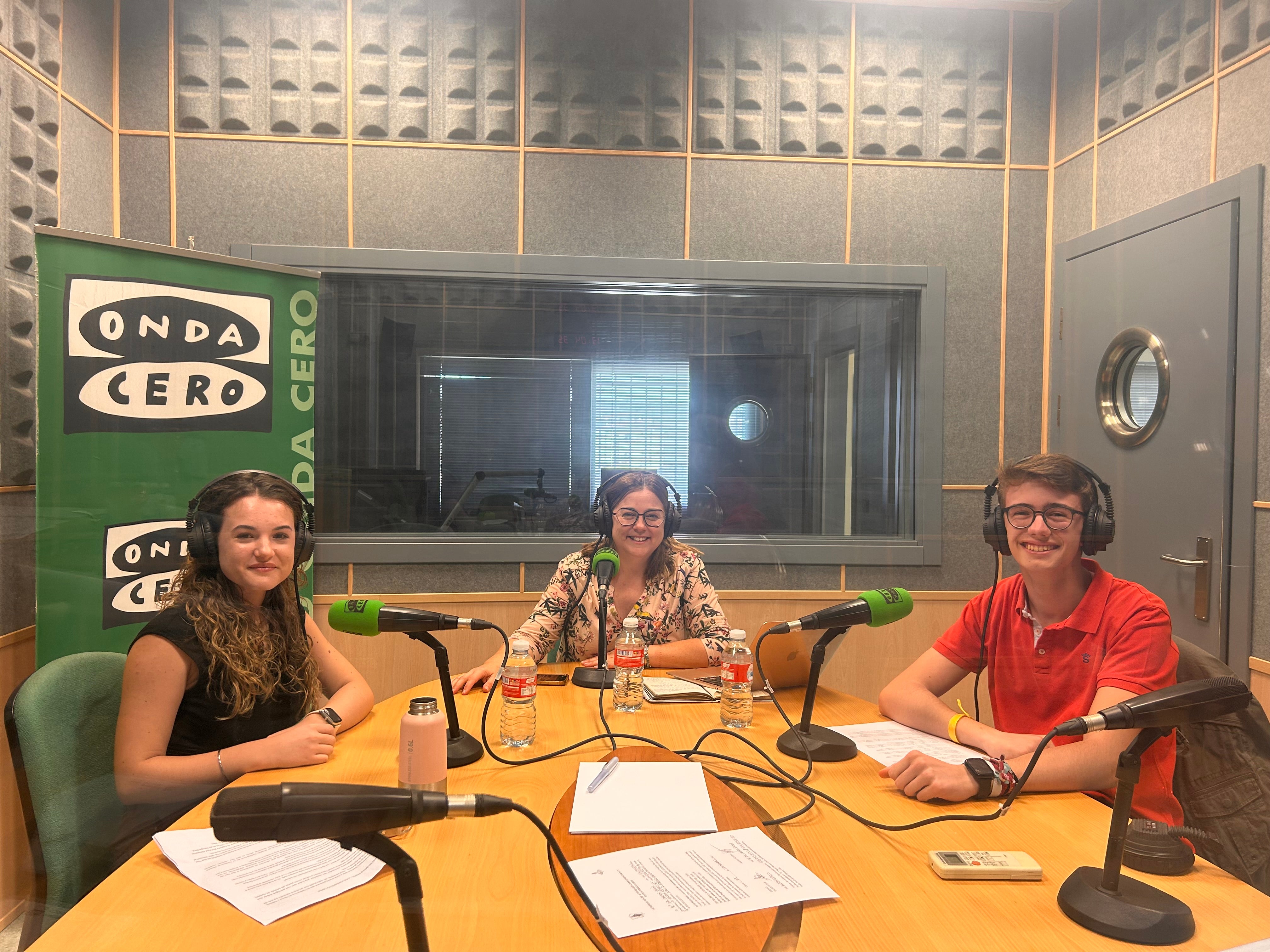 "Los jóvenes no leen": los alumnos del IES Alfonso VIII desmontan un mito "Los jóvenes no leen": los alumnos del IES Alfonso VIII desmontan un mito