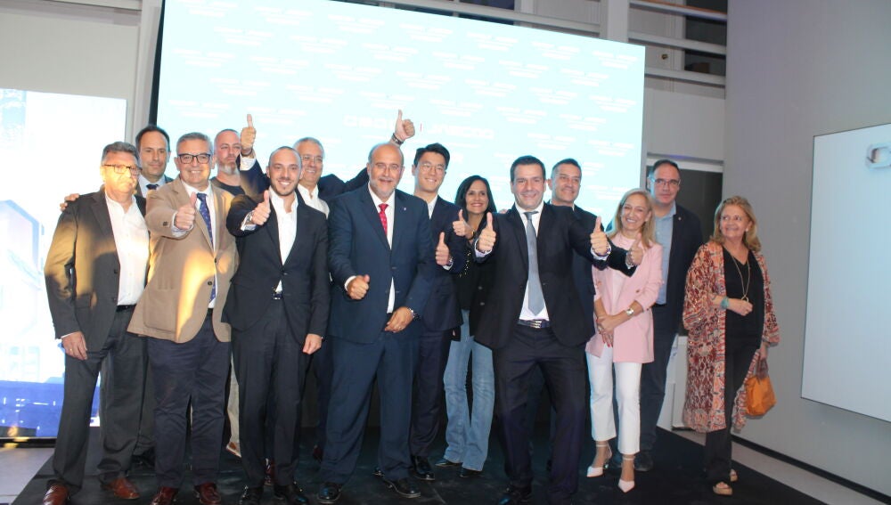 Amplia representación del ámbito empresarial, político y social en la inauguración 