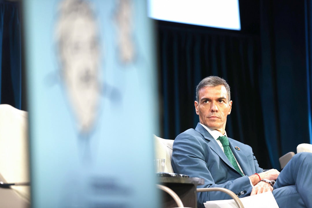 El dardo de Carlos Alsina a Pedro Sánchez por las entrevistas que ha dado en medios de EEUU: “Son mejores que nosotros” El dardo de Carlos Alsina a Pedro Sánchez por las entrevistas que ha dado en medios de EEUU: “Son mejores que nosotros”