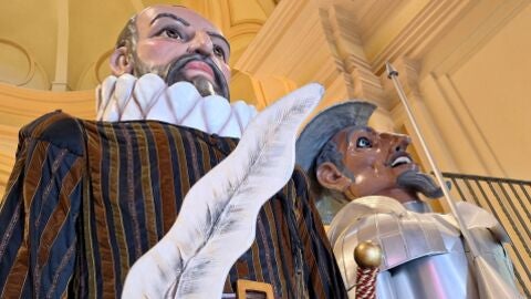 Gigantes de la centenaria comparsa de Alcal&aacute; de Henares