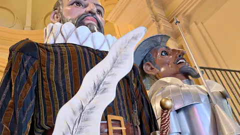 Vicente Sánchez Moltó, cronista oficial de Alcalá de Henares, presenta esta tarde el libro "500 años de Gigantes" en el ayuntamiento complutense Gigantes de la centenaria comparsa de Alcalá de Henares