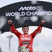 Marc Márquez celebra su triunfo como Campeón del Mundo