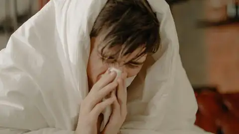 Imagen de archivo de un hombre resfriado Imagen de archivo de un hombre resfriado