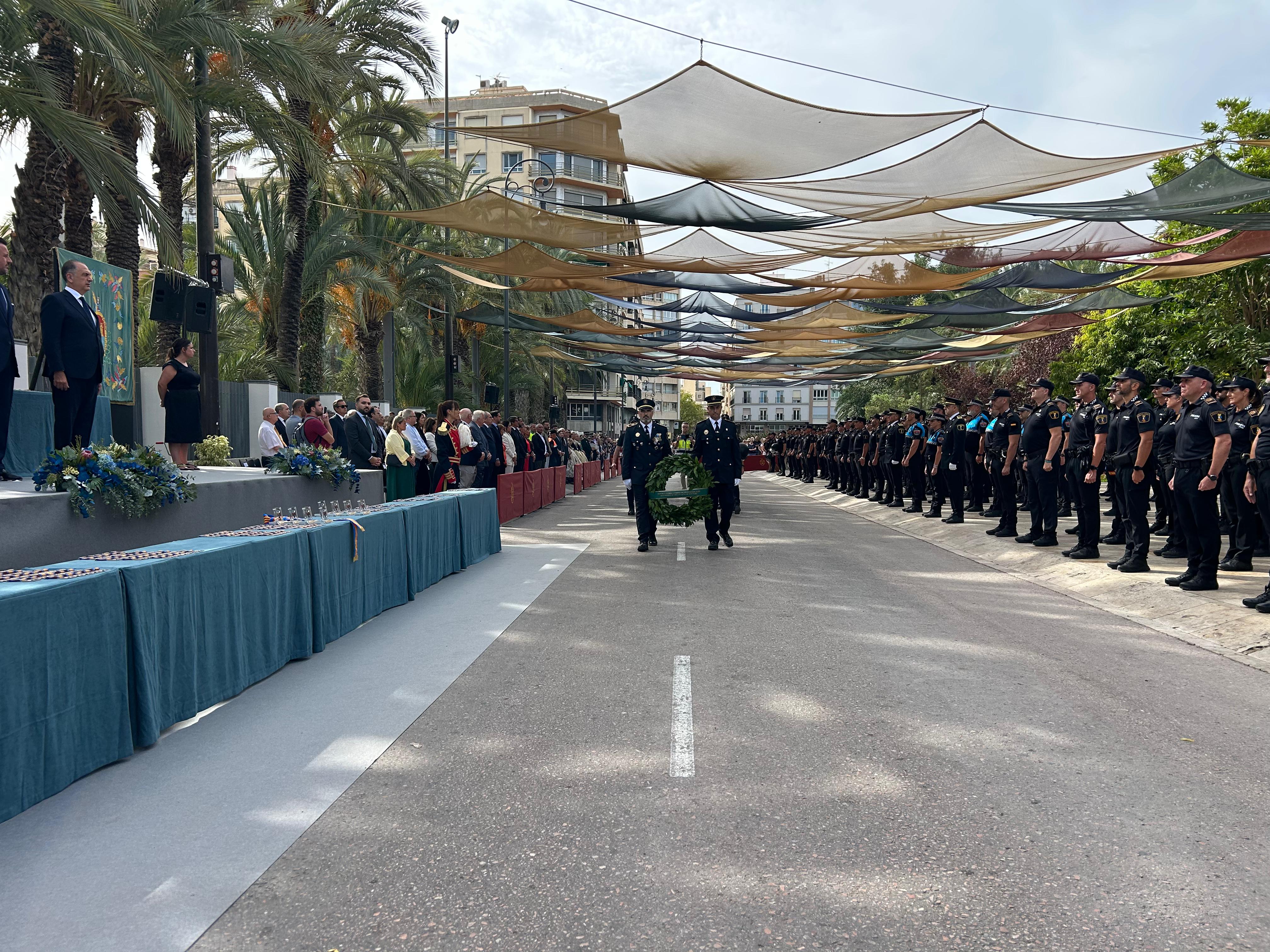 El antiguo colegio Carlos III de Elche será la sede de la escuela de formación de Seguridad y de Protección Civil El antiguo colegio Carlos III de Elche será la sede de la escuela de formación de Seguridad y de Protección Civil