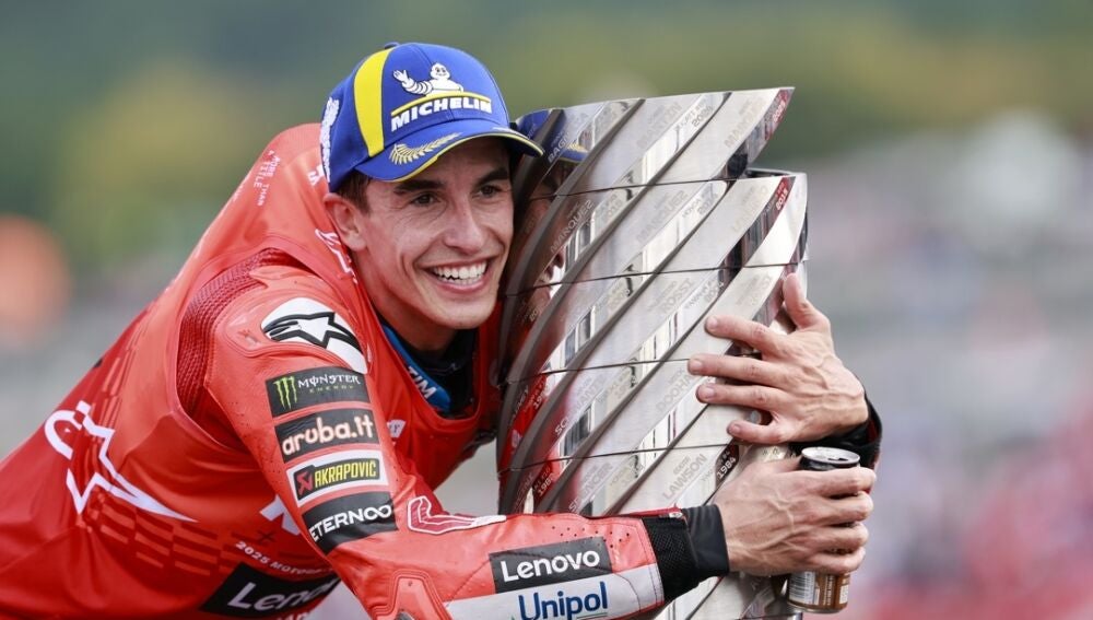 Marc Márquez celebra su triunfo en Japón