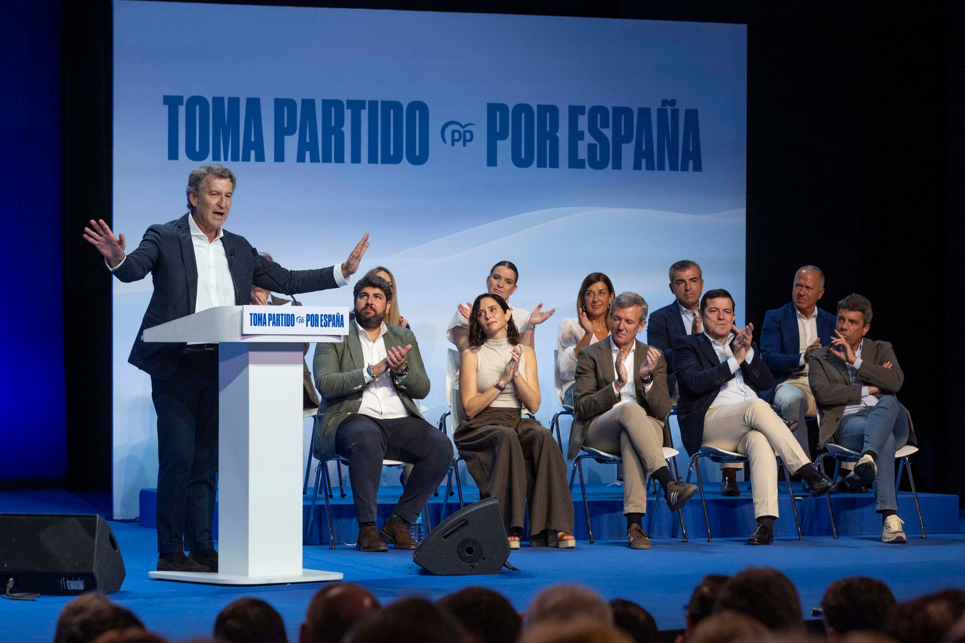 Feijóo propone una "visa por puntos" para solicitar el IMV que beneficie a los inmigrantes que mejor se integren Feijóo propone una "visa por puntos" para solicitar el IMV que beneficie a los inmigrantes que mejor se integren