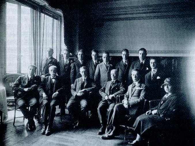 Sin la aportación de Carmen Martínez Sancho, la teoría de cuerdas no sería posible Sin la aportación de Carmen Martínez Sancho, la teoría de cuerdas no sería posible