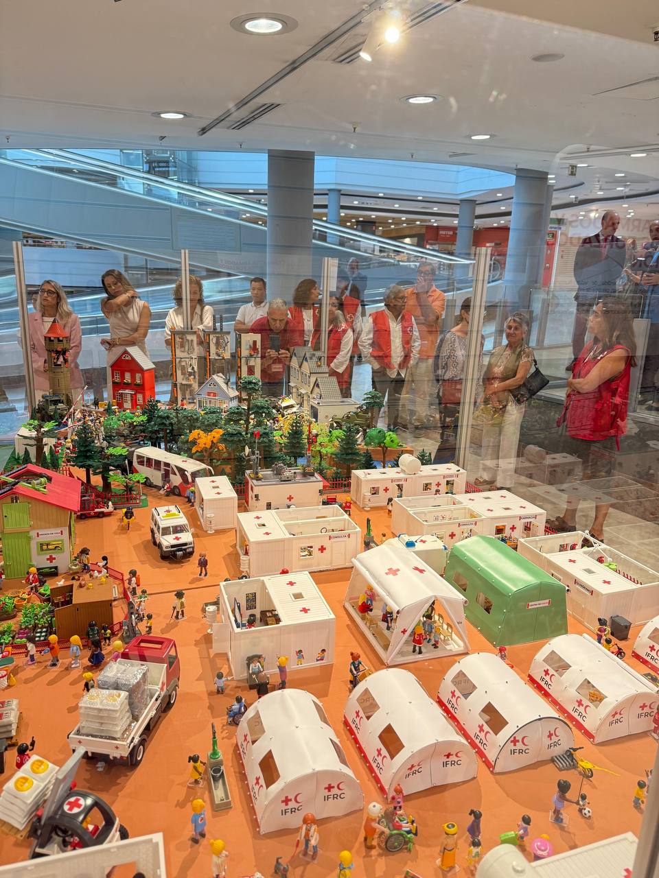 Una exposición con Playmobil recorre en Elche la acción humanitaria de Cruz Roja Una exposición con Playmobil recorre en Elche la acción humanitaria de Cruz Roja