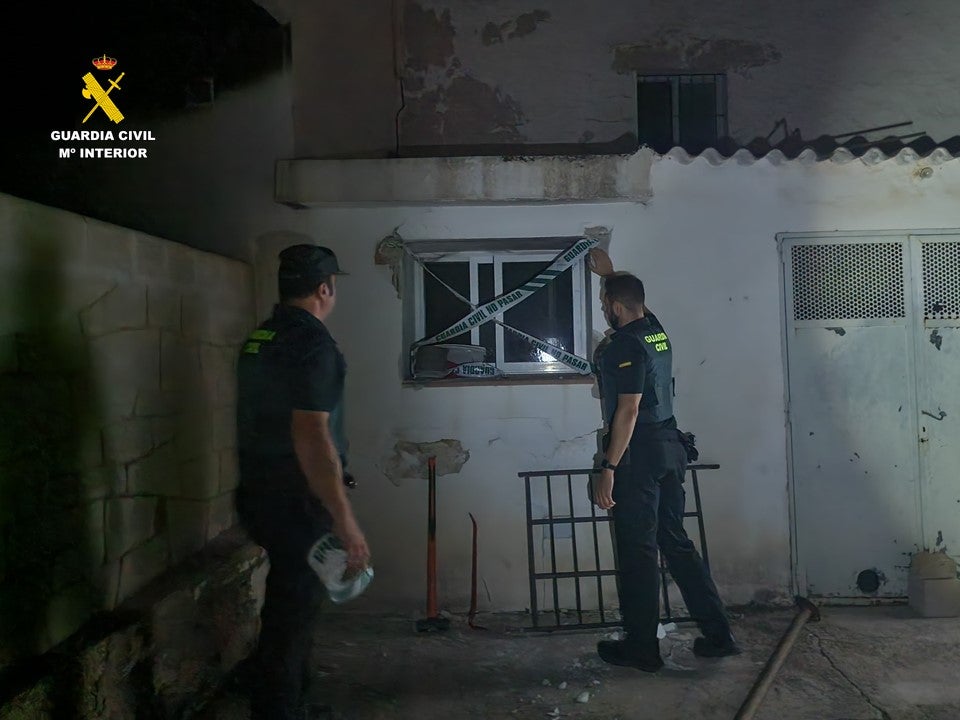 La Guardia Civil rescata a una mujer de un incendio en una vivienda de Altea La Guardia Civil rescata a una mujer de un incendio en una vivienda de Altea