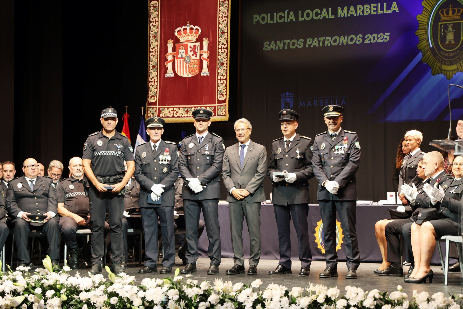 Enrique Ramírez y Begoña Ontiveros, policías locales premiados por su labor Enrique Ramírez y Begoña Ontiveros, policías locales premiados por su labor