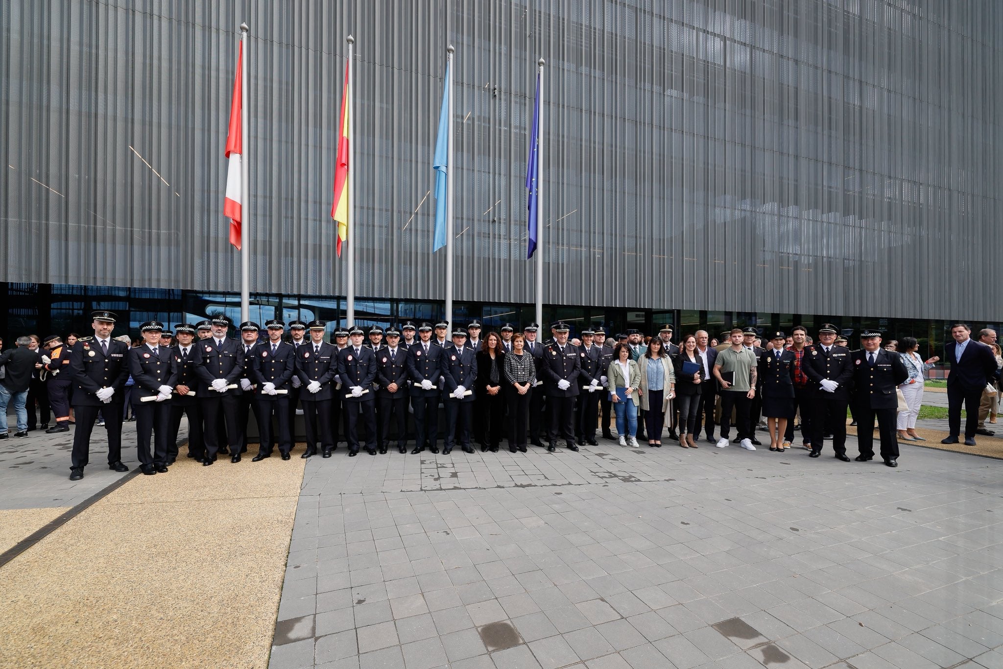 La Policía Local de Gijón inaugura oficialmente su comisaría La Policía Local de Gijón inaugura oficialmente su comisaría