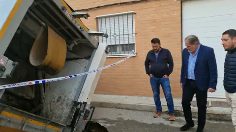 Un camión se hunde en el barrio del Carmen de Teruel HUNDIMIENTO CAMION