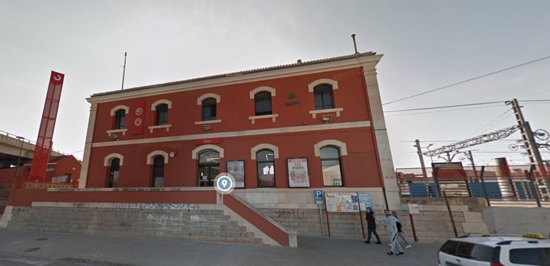 El paso inferior de la estación de Alzira se inunda y queda inaccesible El paso inferior de la estación de Alzira se inunda y queda inaccesible