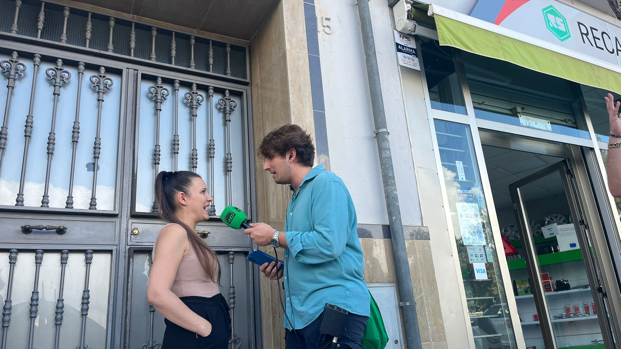 Los vecinos del bloque Avenida de Europa 15 luchan contra el deshaucio Los vecinos del bloque Avenida de Europa 15 luchan contra el deshaucio