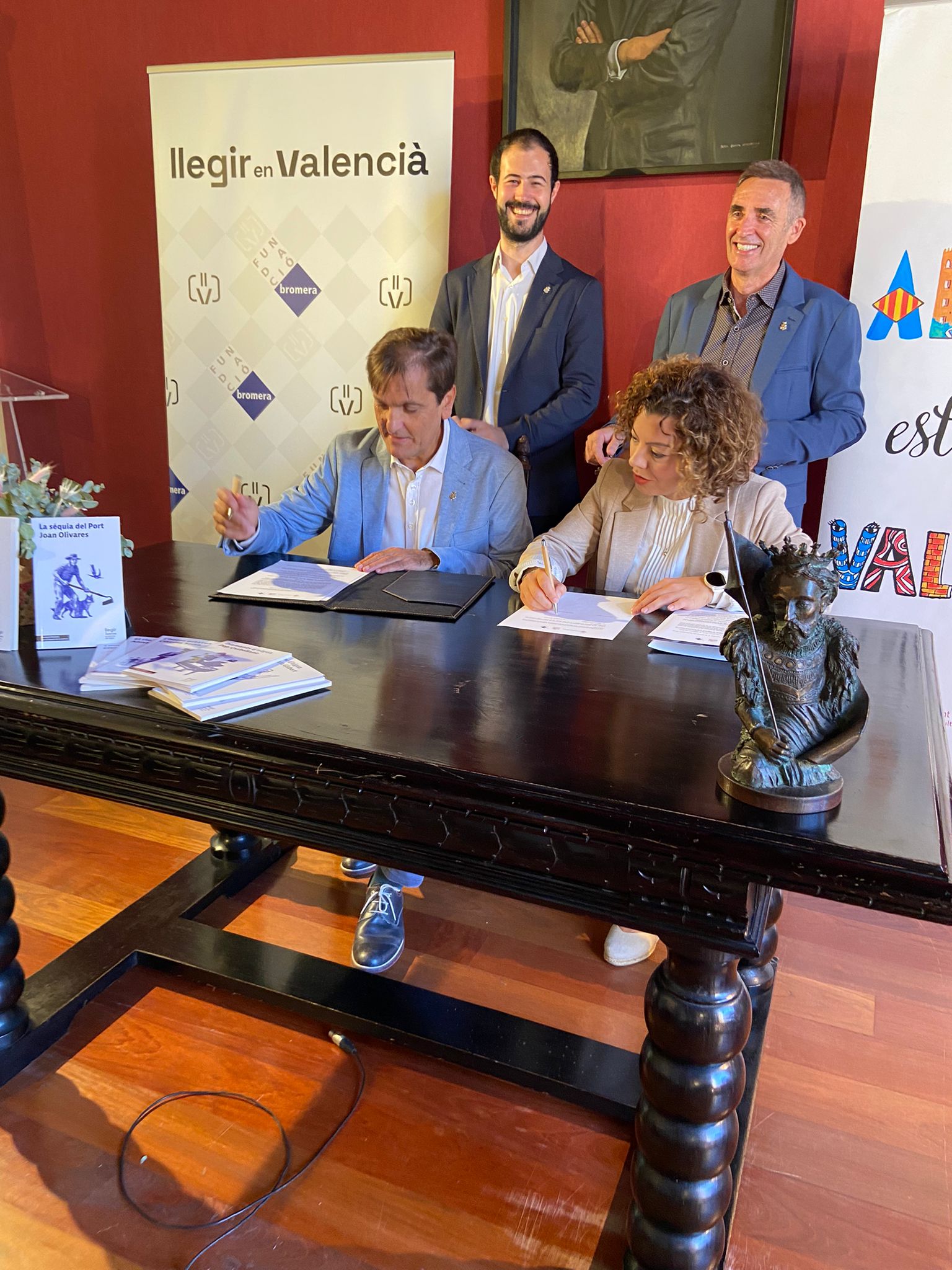 La Fundació Bromera per al Foment de la Lectura y el ayuntamiento de Alzira firman un convenio de colaboración formal La Fundació Bromera per al Foment de la Lectura y el ayuntamiento de Alzira firman un convenio de colaboración formal