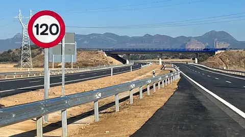 Puente critica las ausencias mientras Claver y Orduna hablan de "autobombo" y retrasos injustificados Puente critica las ausencias mientras Claver y Orduna hablan de "autobombo" y retrasos injustificados