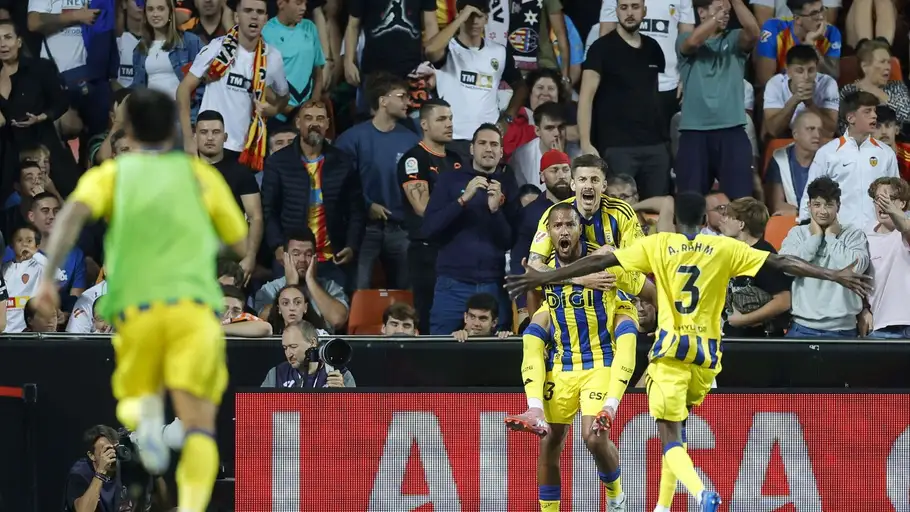 1-10-2025 Rondón e Ilic festejan el 1-2 en Mestalla 1-10-2025 Rondón e Ilic festejan el 1-2 en Mestalla